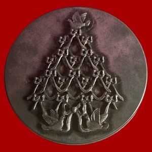 Vintage 1983 Metzke Pewter 5” Diameter Christmas Tin